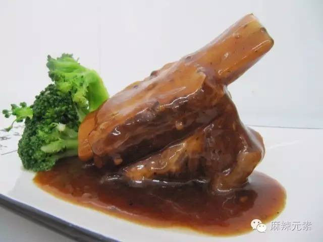 Hot and Sour Sauce with Beef Rib | 酸辣牛仔排