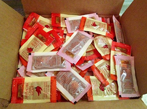 Lee Kum Kee Sriracha Chili Sauce Individual Packets | 是拉差辣椒酱独立小袋装 (500 Packets)